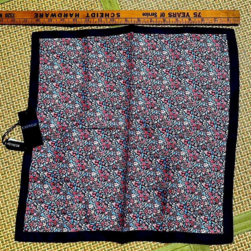 Cremieux 100% silk pocket scarf
